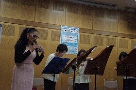 画像：画像：ヘルマンハープの調べと歌のコンサート