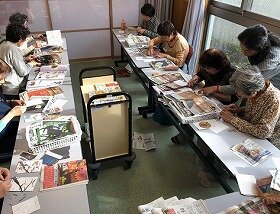 画像：新聞ちぎり絵講座1