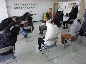 画像：体幹を鍛えて姿勢美人に1