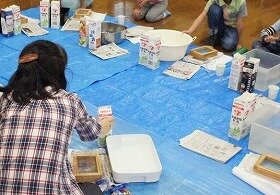 画像：手すきハガキをつくろう1