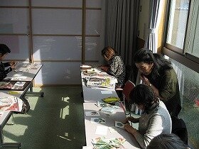 画像:新聞ちぎり絵講座1