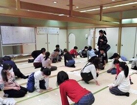 画像:百人一首と競技かるたに挑戦しよう!