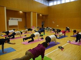 画像:運動講座「図書館で学ぶウォーキング講座 ストレッチ&筋トレ編」