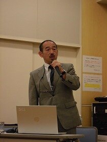 画像:健康医療情報講座「身近に知る泌尿器のがん」講演会の今津講師。