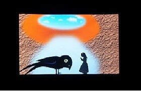 画像:おやゆびひめがツバメを助けるシーンの影絵。