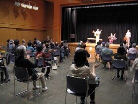 画像：津軽三味線、筝の演奏と津軽手踊りの写真。