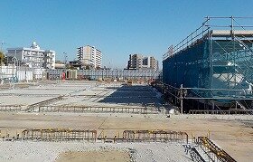 画像：屋外大階段が建つ辺りから撮影した写真です。まだ建物はありません。