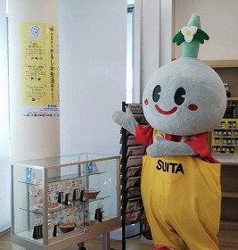 画像：すいたんがかるしおコーナーを紹介しています。