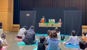 画像：人形劇「にんじんだいすき」上演の様子1