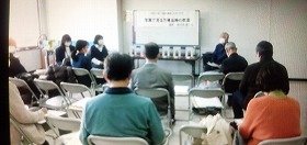 画像：感染予防のため間隔をあけて行った講座の様子。