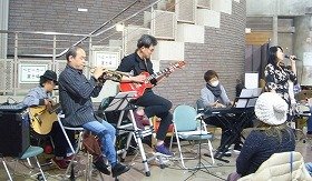 画像：技芸精舎さんによる演奏の様子その2。