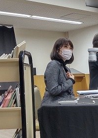画像:講師が解説されている様子。