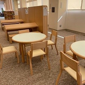 画像:児童閲覧席。