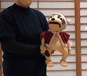 画像:サンタクロース姿のブッチー君。