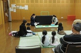 画像:人形劇『ぞうくんのさんぽ』の一場面。