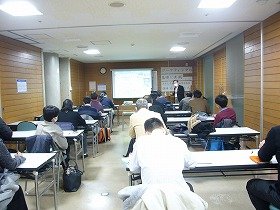 画像:ビジネス講座の様子。