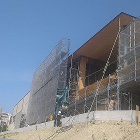 画像:工事中の複合施設の様子。