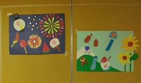 画像:昼の面は、セミやカブトムシ、ひまわりと風鈴、冷たい飲み物。夜の面は、花火、 お祭りのちょうちんやうちわが貼り絵で表現されている。
