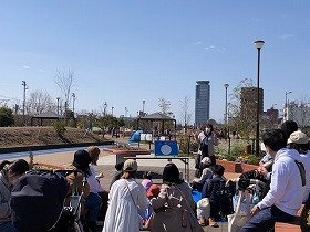 画像：青空おはなし会の様子