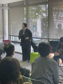 写真：朗読の様子の画像