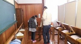 画像：参加者が、ベッドルームにぬいぐるみをお迎えに来ました。