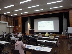 画像：講演される星先生と参加者のみなさん