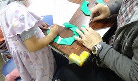 画像：写真おりがみの様子