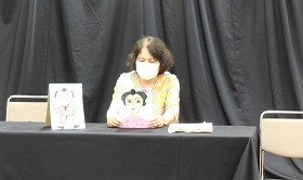 画像：おはなしを語っている写真です。