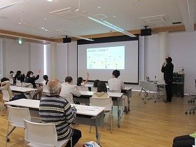 画像：講義を聴く参加者の様子