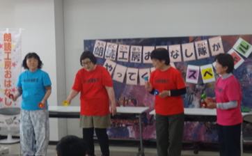 写真ハンドベルを演奏している様子