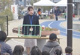 写真：青空えほんのじかんの様子