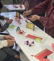 写真1：おりがみの様子