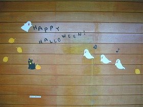 写真2：おばけが歌っている装飾