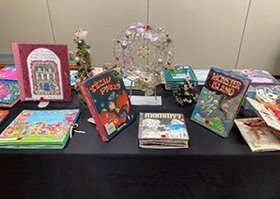 写真：ポップアップ絵本展示会場の様子