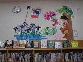 写真1：金太郎とクマとあやめとスズランの壁面飾り