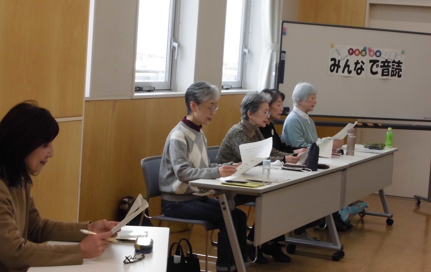 写真2　講座生に語りかける講師陣