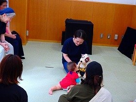 トラのパンツのブッチー君と赤ちゃんの画像