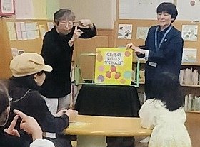 手話の説明の様子の画像