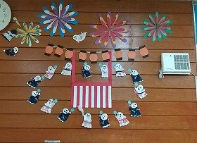 おばけたちが盆踊りを楽しんでいる装飾の画像