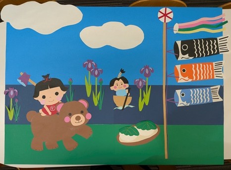 画像：画用紙と折り紙で作った空に泳ぐこいのぼりとくまにまたがった金太郎