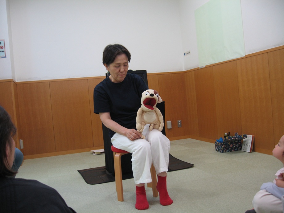 写真腹話術をしているところ