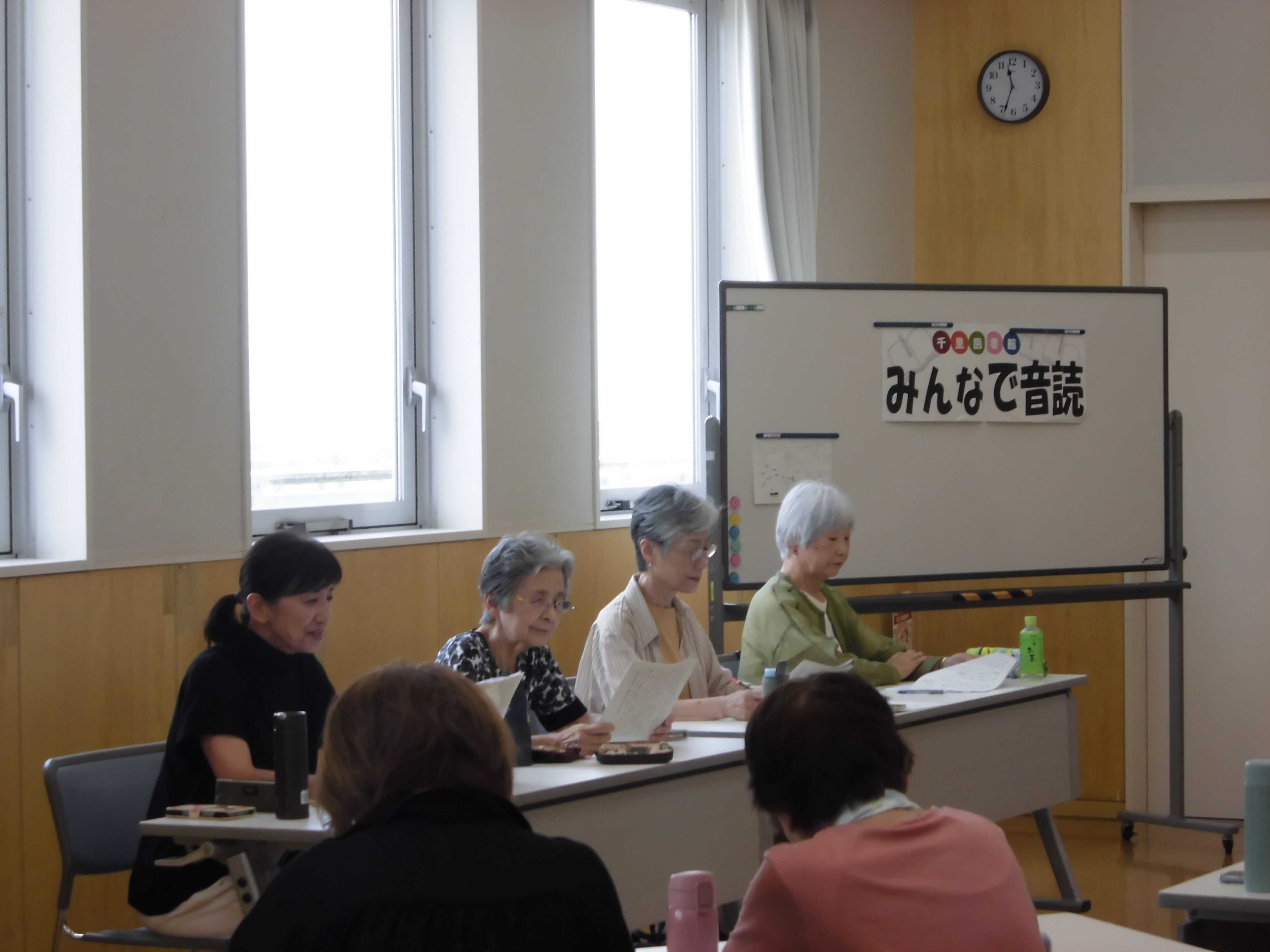 写真講座生に語りかける講師陣