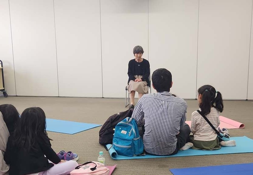 写真2：おはなしをしている様子
