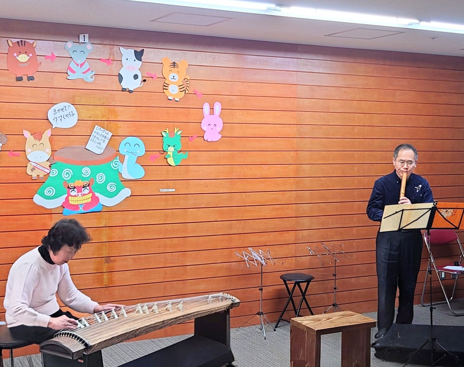 写真2：琴と尺八の演奏の様子