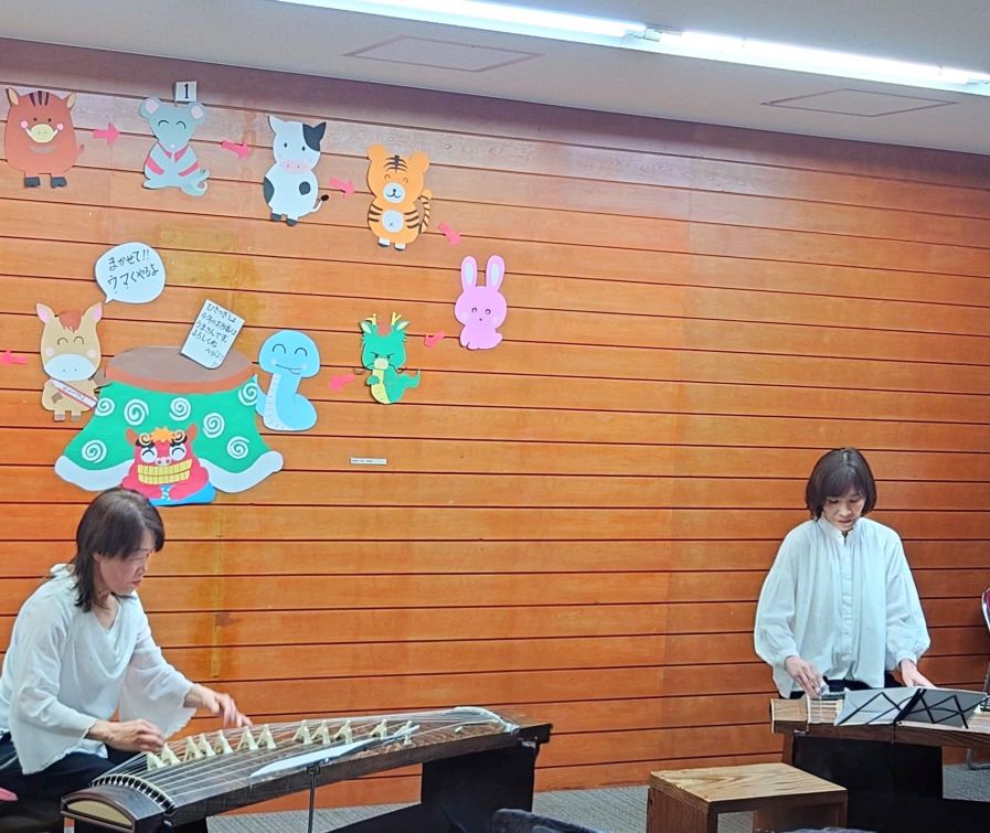 写真3：琴二重奏の様子