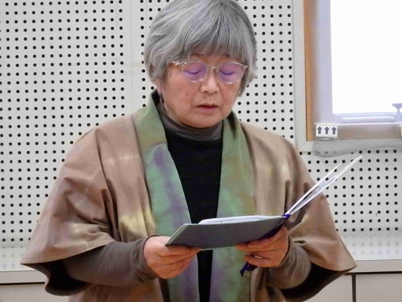 写真2：朗読工房のみなさんの公演の様子。