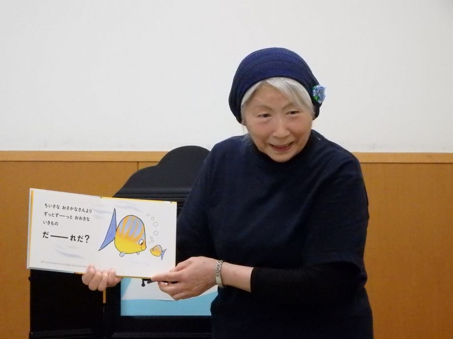 画像2：風のぶらんこの公演の様子。