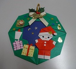 写真今回の作品（クリスマスのリース）