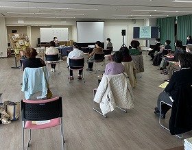 講演会中の会場の様子の写真です。