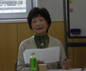 写真1　テキストの説明をする講師
